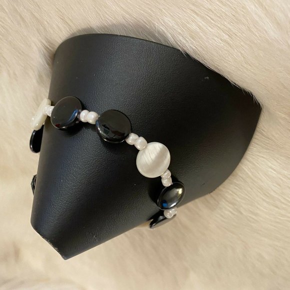 BLack White Mother of Pearl Bead Bracelet Stretch Painted 6652 - Picture 3 of 9